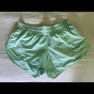 Lululemon Hotty Hot short 2.5 mint green size 8.